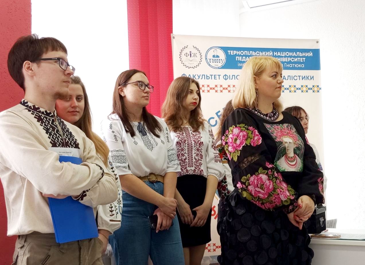 Креативні студенти-полоністи другого курсу разом із куратором групи Вишневською Г. Б.